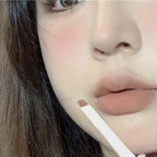 Light sweet and soft fog lipliner outlines the lip shape, lasting, not easy to fade, not take off makeup, nude pink lip liner