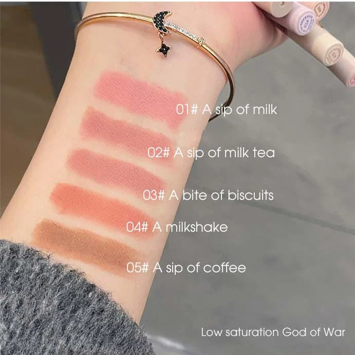 Light sweet and soft fog lipliner outlines the lip shape, lasting, not easy to fade, not take off makeup, nude pink lip liner